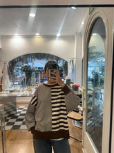 Cargar imagen en el visor de la galería, Sudadera rayas
