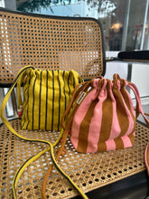 Cargar imagen en el visor de la galería, Bolso bombonera

