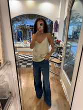 Cargar imagen en el visor de la galería, Thin-strapped top with stone effect
