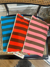 Cargar imagen en el visor de la galería, Cartera mediana rayas
