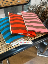 Cargar imagen en el visor de la galería, Cartera mediana rayas
