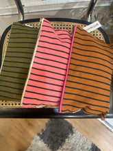 Cargar imagen en el visor de la galería, Cartera mediana raya fina
