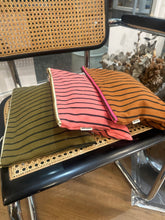 Cargar imagen en el visor de la galería, Cartera mediana raya fina
